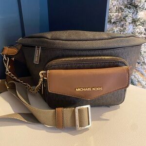 Michael Kors Maisie Large Logo 2-in-1 Sling Pack/Crossbody Brown and Tan